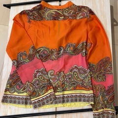 H & M スカーフ柄 ブラウスSサイズの画像