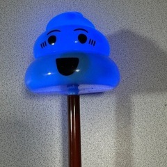 光る棒つきうんちくん（青）の画像