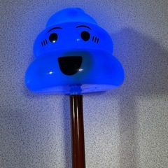 光る棒つきうんちくん（青）の画像
