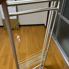 自立型折りたたみ洗濯物干しの画像
