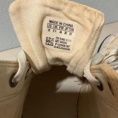 adidas ダメージスニーカーの画像