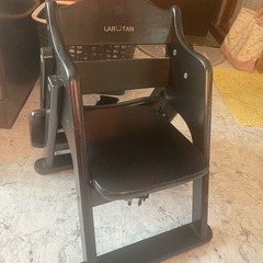 幼児用木製椅子の画像