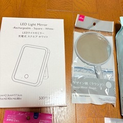 美容品 ミラー LEDライト付きミラー パウダーシート リップクリーム うるおいの画像