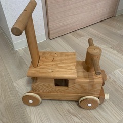 木製の汽車の画像