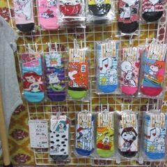 キャラクター靴下在庫処分　店内では２００円ル毛てますがの画像