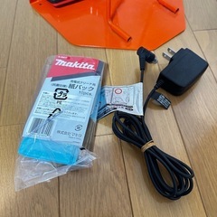 makita マキタ 充電式クリーナー 掃除機 スタンドセット！の画像