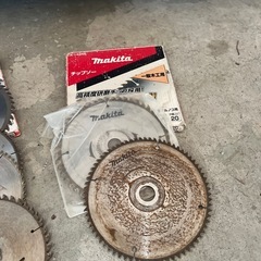 チップソーの刃　11枚セット　色々な種類あり　新品の様な　少し使ってる様な。の画像