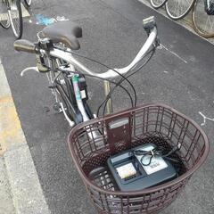 中古電動自転車３５２１　ブリヂストン　２０１８年モデル　アシストタユニプレミア　A2PC38　12.
3Ah   充電器付  キー３本付'　説明書付   *２,３年前にバッテリーはリコール対象にて新品交換済み。の画像