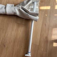 つっぱり棒　カーテン付きの画像