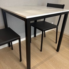 【買取先決定しました】LOWYAダイニングテーブルセット　2人用の画像