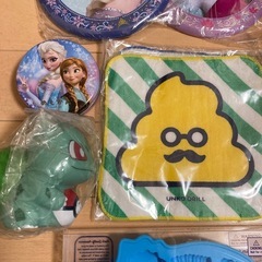 アナ雪缶バッチ、メモ缶 ハンドタオル アイストレイ フシギダネ水鉄砲の画像