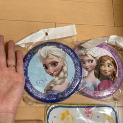 アナ雪缶バッチ、メモ缶 ハンドタオル アイストレイ フシギダネ水鉄砲の画像