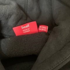 美品!シュプリーム Supreme パーカーの画像