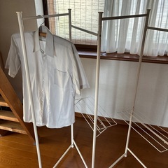 屋内用洗濯物干しの画像