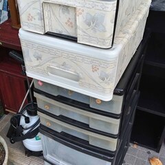 逗子 無料あげます まとめて 収納ケース カラーボックス TV台 テレビ台 ちゃぶ台 レターケース 工具箱 ツールボックス 容器 物入れ ファイレックス 書類棚 机上 ファイルスタンド ファイルトレー レター 書類トレー レターケース A4サイズ 縦型 段 おしゃれ 卓上 ファイルラック 新聞 雑誌 フォルダー 机上用品 整理棚 整頓 収納 オフィス 整理 管理 ファイリング キャビネット クリアファイル フォルダー 便箋 プラスチック容器 ゴミ箱 飾り棚 ディスプレイ スタンド 台座 引き出し キャスタの画像