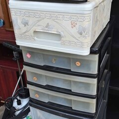 逗子 無料あげます まとめて 収納ケース カラーボックス TV台 テレビ台 ちゃぶ台 レターケース 工具箱 ツールボックス 容器 物入れ ファイレックス 書類棚 机上 ファイルスタンド ファイルトレー レター 書類トレー レターケース A4サイズ 縦型 段 おしゃれ 卓上 ファイルラック 新聞 雑誌 フォルダー 机上用品 整理棚 整頓 収納 オフィス 整理 管理 ファイリング キャビネット クリアファイル フォルダー 便箋 プラスチック容器 ゴミ箱 飾り棚 ディスプレイ スタンド 台座 引き出し キャスタの画像