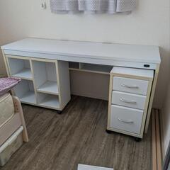 多目的デスクの画像
