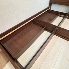 ダブルベッドフレームの画像