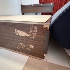 ダブルベッドフレームの画像