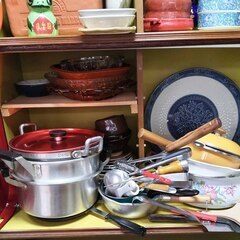 逗子 まとめて キッチン用品 有田焼 萬永 特大皿 調理器具 食器 皿 ボール 椀 小皿 陶器 漬物 壺 クッキング 漬物 容器 ざるそば ざる スケール 計り キッチンスケール クッキングスケール 卓上スケール キッチンスケール はかり デジタル スケール 計り お菓子作り パン ブレッド 容器 差し上げます お譲り 0円 フライパン ポット クッキング　ホーロー 保存容器 琺瑯 ほうろう ガラス質 Enamel エナメル 釉薬 ぬか床 冷蔵庫用 ぬか漬け 容器の画像