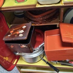 逗子 まとめて キッチン用品 有田焼 萬永 特大皿 調理器具 食器 皿 ボール 椀 小皿 陶器 漬物 壺 クッキング 漬物 容器 ざるそば ざる スケール 計り キッチンスケール クッキングスケール 卓上スケール キッチンスケール はかり デジタル スケール 計り お菓子作り パン ブレッド 容器 差し上げます お譲り 0円 フライパン ポット クッキング　ホーロー 保存容器 琺瑯 ほうろう ガラス質 Enamel エナメル 釉薬 ぬか床 冷蔵庫用 ぬか漬け 容器の画像