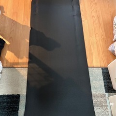 ヨガマット、ポールの画像
