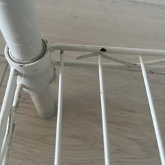 白いスチールラックの画像