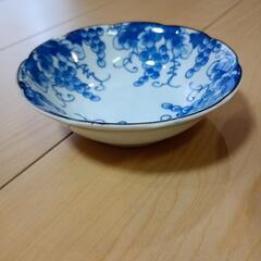 小鉢　直径13cm ぶどう柄の画像
