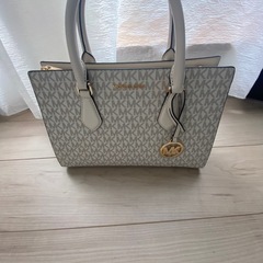 マイケルコースショルダーバッグ未使用品の画像