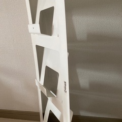 IKEAのブックスタンドの画像
