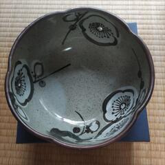 梅形の菓子鉢の画像