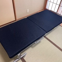 美品　折りたたみ式シングルベッドの画像