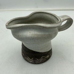 陶器製ピッチャーの画像