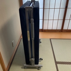 美品　折りたたみ式シングルベッドの画像