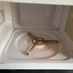 電子レンジと戸棚の画像