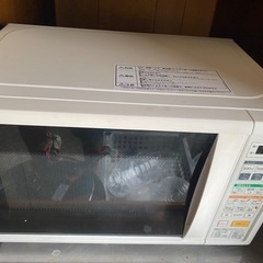 電子レンジと戸棚の画像