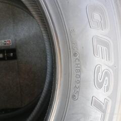 ブリジストンの未使用新品タイヤ2本です。サイズは225/65R17の画像