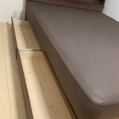 ベッド　クイーンサイズ　　の画像