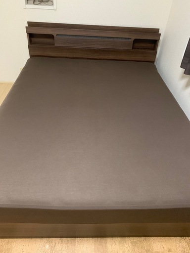 ベッド　クイーンサイズ