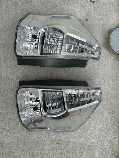 プリウスα  W41テールランプ