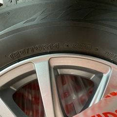 【美品】スタッドレスタイヤ4本セット 185/70R14 ブリジストンVRX2の画像