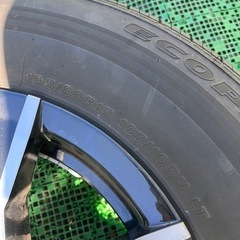 ハイエース　夏タイヤ　アルミ付きの画像
