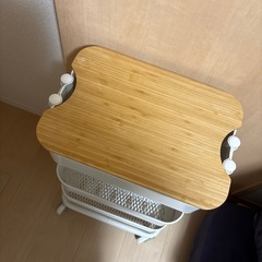 IKEA フタ付きワゴンの画像
