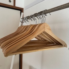 IKEA 木製ハンガー 20本の画像