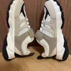 【美品】ZARA ザラ ベビースニーカー 13.5 子供靴 運動靴 キッズスニーカーの画像