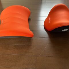 オレンジがスポーティーな　首と腰を守るランバーサポート　2セット【新品】の画像