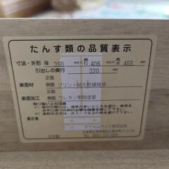 サイドテーブル　ベッド横の画像