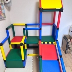 カラフルジャングルジム 滑り台付きの画像