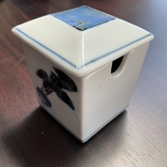 蓋付き　陶磁器製容器の画像