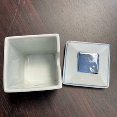 蓋付き　陶磁器製容器の画像